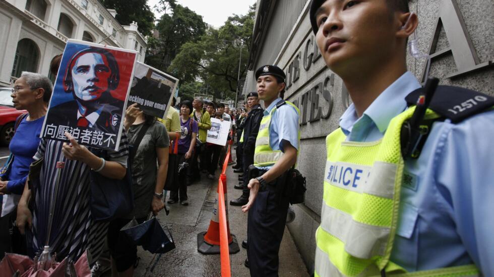 香港民众游行支持斯诺登