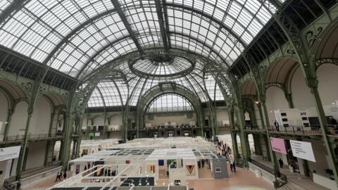 Art Basel Paris acontece no espaço monumental do Grand Palais.