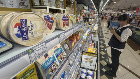 Des fromages importés d'Europe sont disposés dans un super marché de Pékin, mercredi 21 août 2024. Image d'illustration.