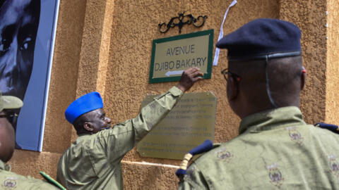 O siratikɛla  Siraba min tun bɛ weele ko Avenue charles De Gaulle Niamey , o tɔgɔ yɛlɛman na ka kɛ avenue Djibo Bakary ye. (15 octobre 2024)