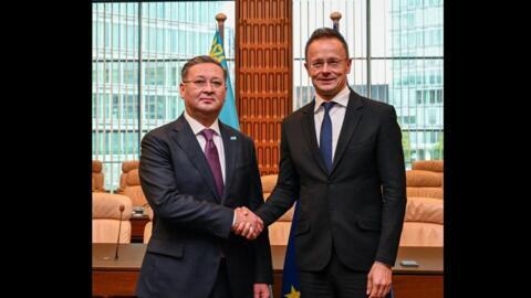 Vicepremierul și ministrul de externe kazkh Murat Nurtleu și ministrul ungar de externe,  Péter Szijjártó, Luxemburg, 14 octombrie 2024