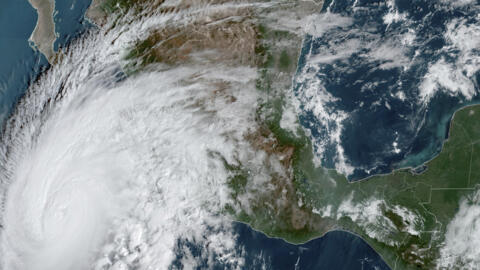 Imagem de satélite mostra o furacão Norma na chegada ao México, em outubro de 2023. 