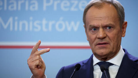 O Primeiro-ministro polaco Donald Tusk durante uma conferência de imprensa em Varsóvia, na Polónia, a 15 de Abril de 2024. 