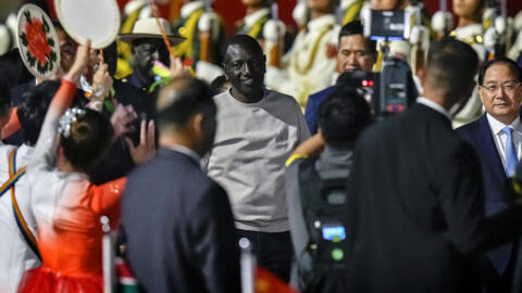 El Presidente de Kenia, William Ruto, a su llegada al Aeropuerto Internacional de Pekín el 2 de septiembre de 2024, en vísperas del Foro de Cooperación China-África (FOCAC) que se celebrará los días 4 y 6 de septiembre.