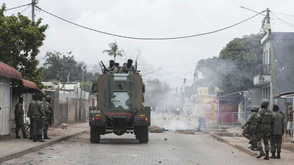 Forças de Defesa e Segurança lançaram gás lacrimogéneo para dispersar manifestantes esta segunda-feira 21 de Outubro de 2024 em Maputo