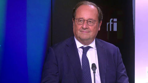 资料图片法国前总统奥朗德（François Hollande）做客法广 «周二政治» （ «Mardi politique»）节目