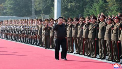 朝鲜领袖金正恩视察军队图片
资料照片