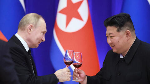 El presidente Putin y el líder de Corea del Norte, Kim Jong Un, asisten a una recepción de Estado en Pyongyang, Corea del Norte, el 19 de junio de 2024. 