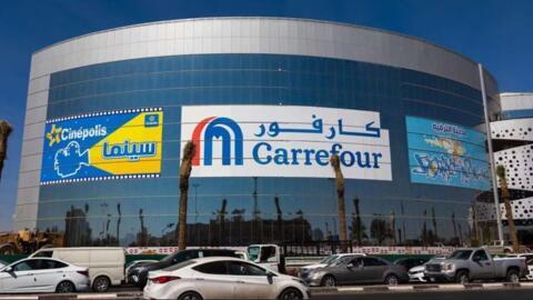 Foto de um supermercado Carrefour na Arábia Saudita, onde o grupo é acusado pela ong Anistia Internacional de explorar trabalhadores migrantes terceirizados. 