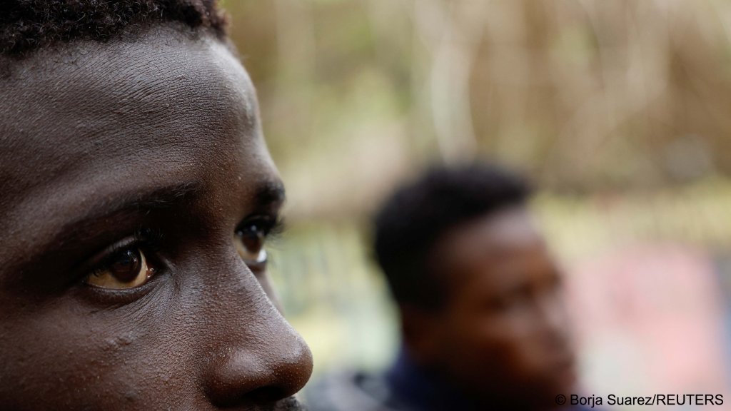 Two young migrants from Guinea and the Gambia who arrived on the Canary Islands in 2023| Photo: Borja Suarez / Reuters