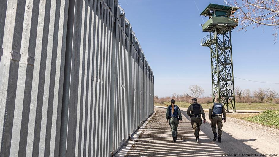 The EU wants to strengthen its external borders after a high amount of irregular migration last year | Photo: Nicolas Economou/NurPhoto/picture alliance