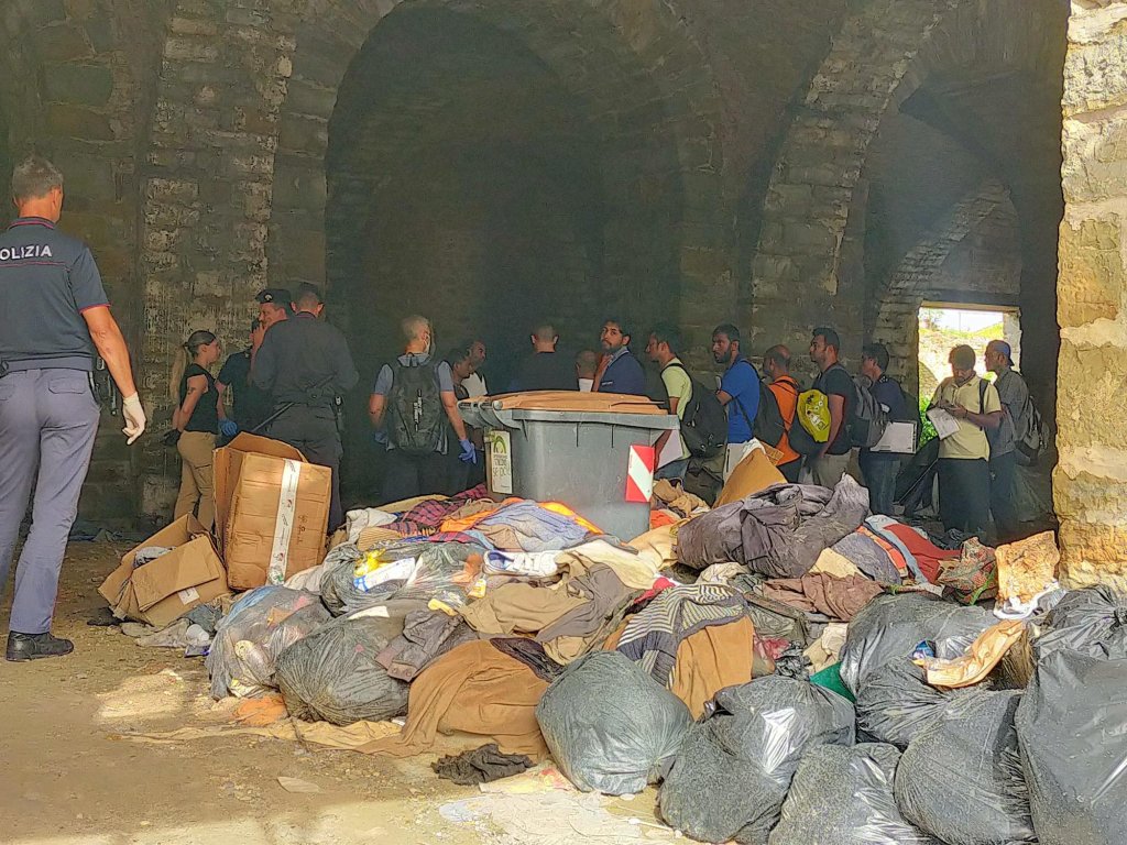 File photo: Evacuation operations from Trieste's Silos former warehouse by security forces | Photo: ARCHIVE/ANSA/MICOL BRUSAFERRO