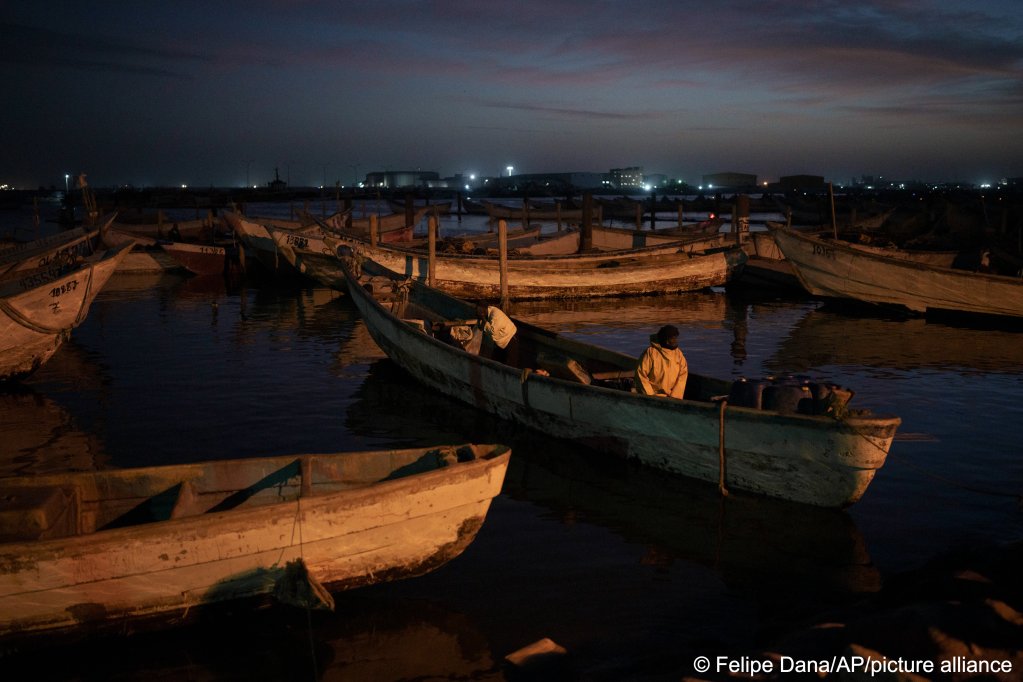 From file: Fishermen aboard a traditional Mauritanian fishing boat, or pirogue, return after a day of work to the port of Nouadhibou, Mauritania, Saturday, Nov. 27, 2021 | Photo: AP Photo/Felipe Dana