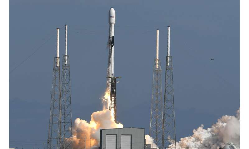 SpaceX launches 60 more mini satellites for global internet