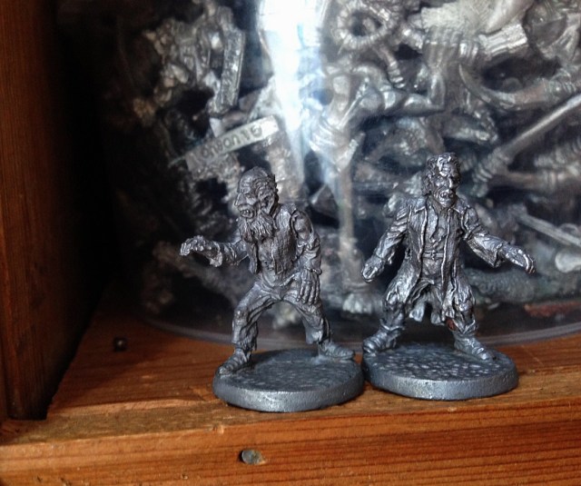 Two of my Ral Partha ghouls. The third one from this set sadly broke his legs and now eagerly awaits a resurrecting treatment to joins his two friends