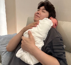 [이슈] '김다예♥'박수홍 딸, 아직 생후 8일인데…“벌써부터 父판박이 인증”