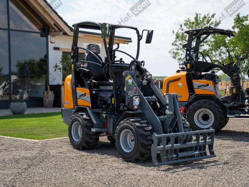Mini önjáró rakodógép bukókerettel, kompakt rakodó (max. 1100 kg) / Giant G1500 (új) Mini önjáró rakodógép bukókerettel, kompakt rakodó (max. 1100 kg) / Giant G1500 (új)