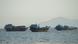 Vários navios no Estreito de Ormuz, Musandam, Omã Vários navios no Estreito de Ormuz, Musandam, Omã