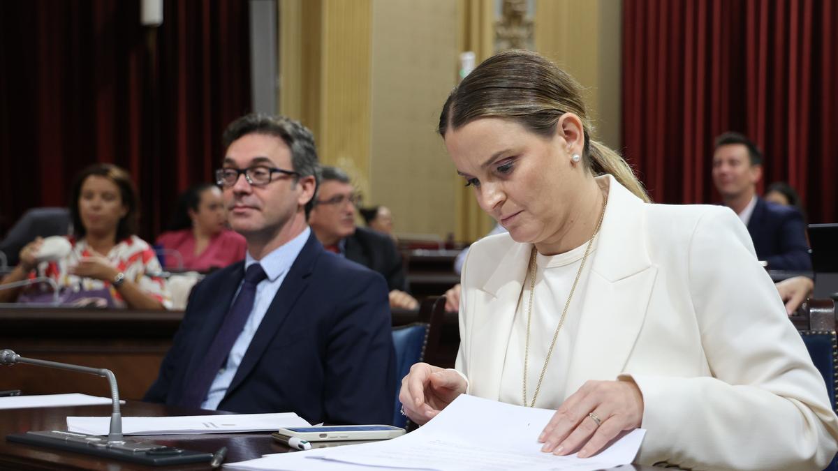 La presidenta del Govern balear, Marga Prohens, i el vicepresident, Antoni Costa