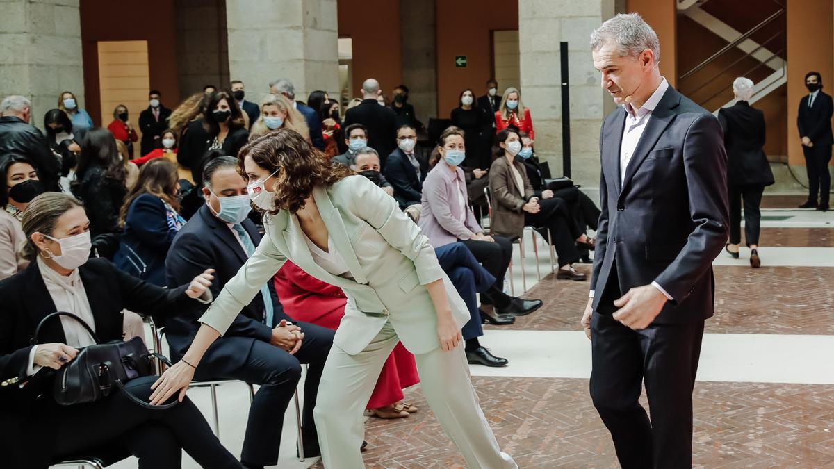 Isabel Díaz Ayuso y Toni Cantó en un acto de la Oficina del Español.