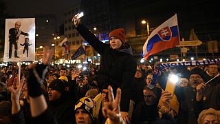 DOSYA FOTOĞRAFI- 17 Kasım 2024 Pazar günü Slovakya'nın başkenti Bratislava'da popülist Başbakan Robert Fico'nun politikalarına karşı protesto gösterileri düzenlendi.