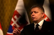 Slovakya Başbakanı Robert Fico, 21 Ocak 2025, Salı günü Bratislava, Slovakya'da Macar mevkidaşı Viktor Orban ile yaptığı görüşme sırasında basına hitap ediyor. 