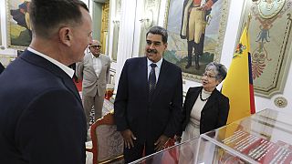 Venezuela Devlet Başkanı Nicolas Maduro, Başkan Donald Trump'ın özel temsilcisi Richard Grenell ile birlikte, solda, Caracas'taki Miraflores başkanlık sarayında, Venezuela, 31 Ocak 2025