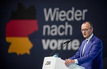 Friedrich Merz, CDU-Kanzlerkandidat und CDU-Bundesvorsitzender, spricht auf dem 37. Bundesparteitag der CDU in Berlin, Deutschland, Montag, 3. Februar 2025.