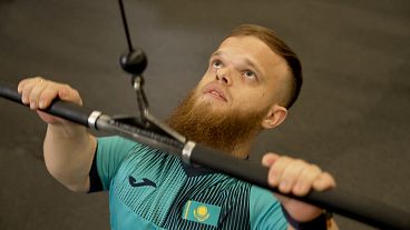 Cómo el campeón paralímpico de levantamiento de potencia de Kazajistán inspira a una generación