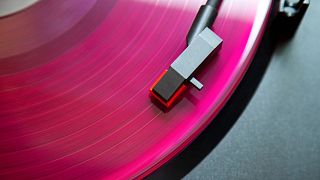 ¿Cuáles son los vinilos más vendidos de 2025 (hasta ahora) y de la última década?