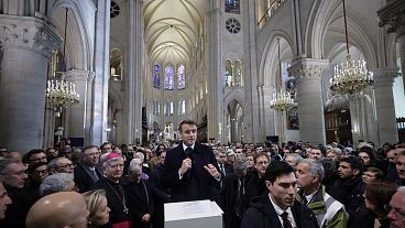 Emmanuel Macron, pronuncia un discurso en la catedral de Notre-Dame tras visitar los interiores restaurados del monumento, el viernes 29 de noviembre de 2024 en París.