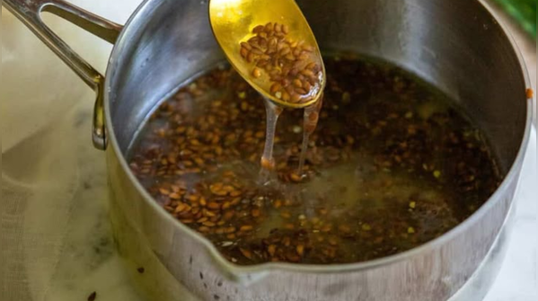 How do flaxseeds help in curling hair?