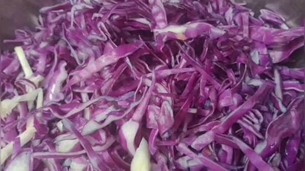 Red cabbage leaves – Changeable natural dye