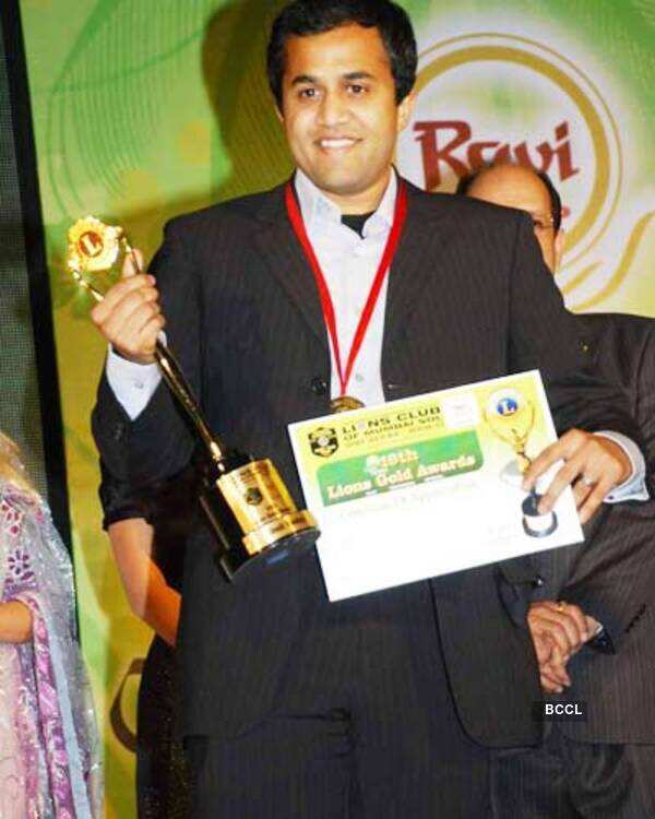Omi Vaidya Photos