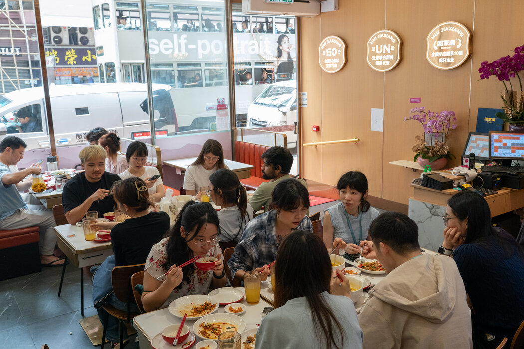 中国内地知名连锁餐厅回家湘在香港开业，试图在竞争激烈的香港餐饮业占据一席之地。