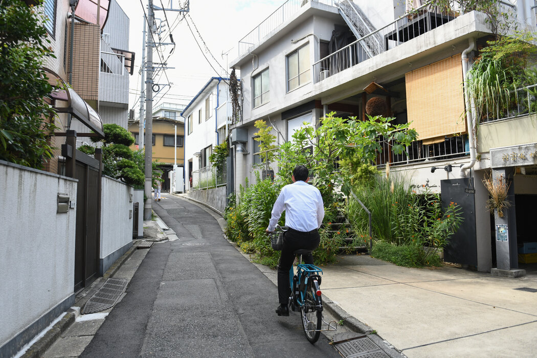 许多日本人不愿贷款，这种情绪是老一辈人传下来的。在20世纪80年代末开始的房地产泡沫期间，抵押贷款利率超过了8%。