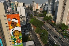 A mural featuring quarterbacks from the Philadelphia Eagles and the Green Bay Packers on an apartment tower in São Paulo, Brazil, on Wednesday.