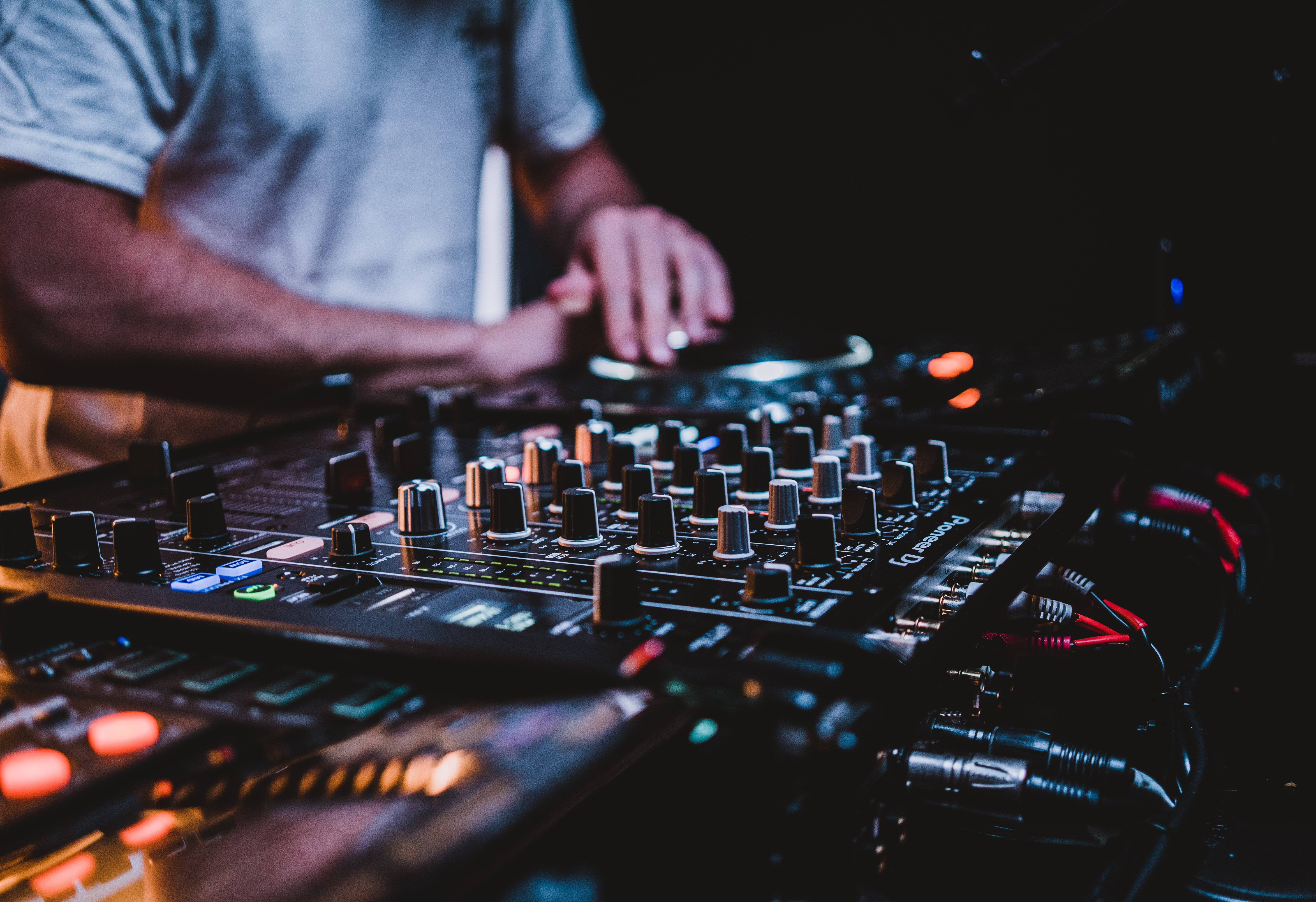 DJ bekend.jpg