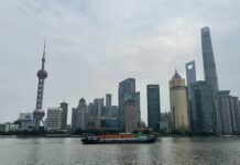 Shanghai – Riyadh – Istanbul: Teil 2 (Shanghai – Riyadh) Am anderen Ufer des Huangpu-Flusses: Das moderne Shanghai mit dem markanten Oriental Pearl Fernsehturm