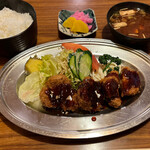 お食事処 とんかつのエビス - 一口ヒレみそかつ定食 1080円。