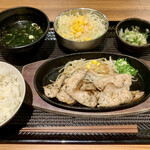 カルビ丼とスン豆腐専門店 韓丼 - ねぎ塩豚トロ定食