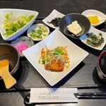陸 - 
