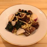 Nishiazabu World Nature Farm - 本日のジビエパスタ:猪肉、野菜、にんにくのオイリーパスタ