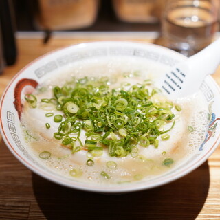 博多ラーメン でぶちゃん - 料理写真: