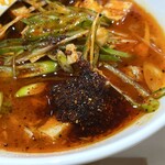 食堂 ippo ippo - ネギ味噌らぁ麺、自家製辣油を投入