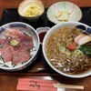 干潟　八萬石  - 料理写真:。Bランチマグロ丼とお好み麺類のたぬきそば（温）