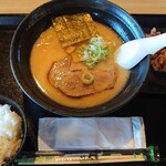 老田屋製麺所 - 『特製しょうゆとんこつラーメン(並)』(税込み850円)+『唐揚げ2個』(税込み300円)+『ごはん』(税込み100円)