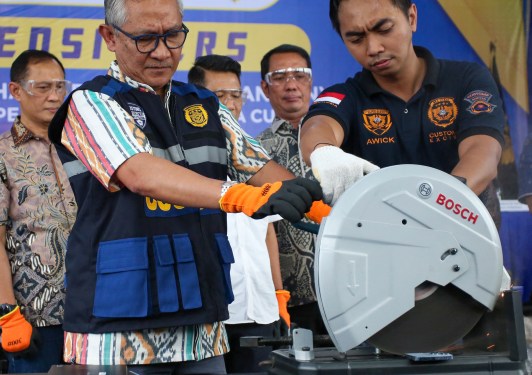 Indonesian customs officials destroy a smuggled iPhone 16 Pro Max that was confiscated alongside dozens of Apple phones and tablets, at the customs office of SoekarnoHatta International Airport in Tangerang, Banten, on November 29, 2024.