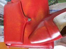 How to stain/dye leather shoes & bags thedreamstress.com