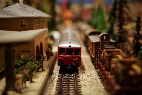 train-1148965_960_720